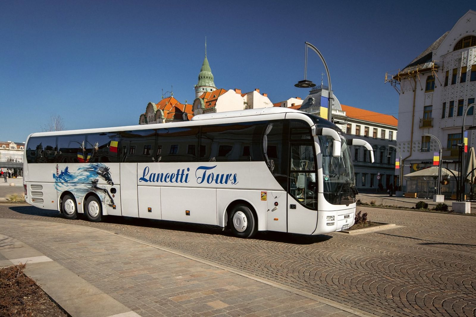 Autocar MAN Lancetti Tour în centrul Oradiei