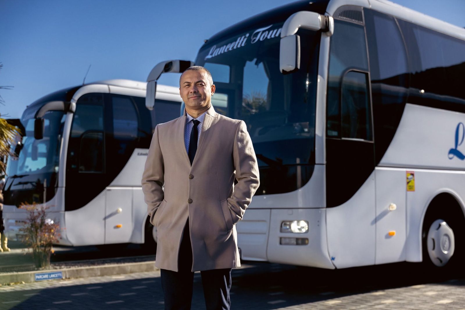 Interior microbuz cu scaune tip turist